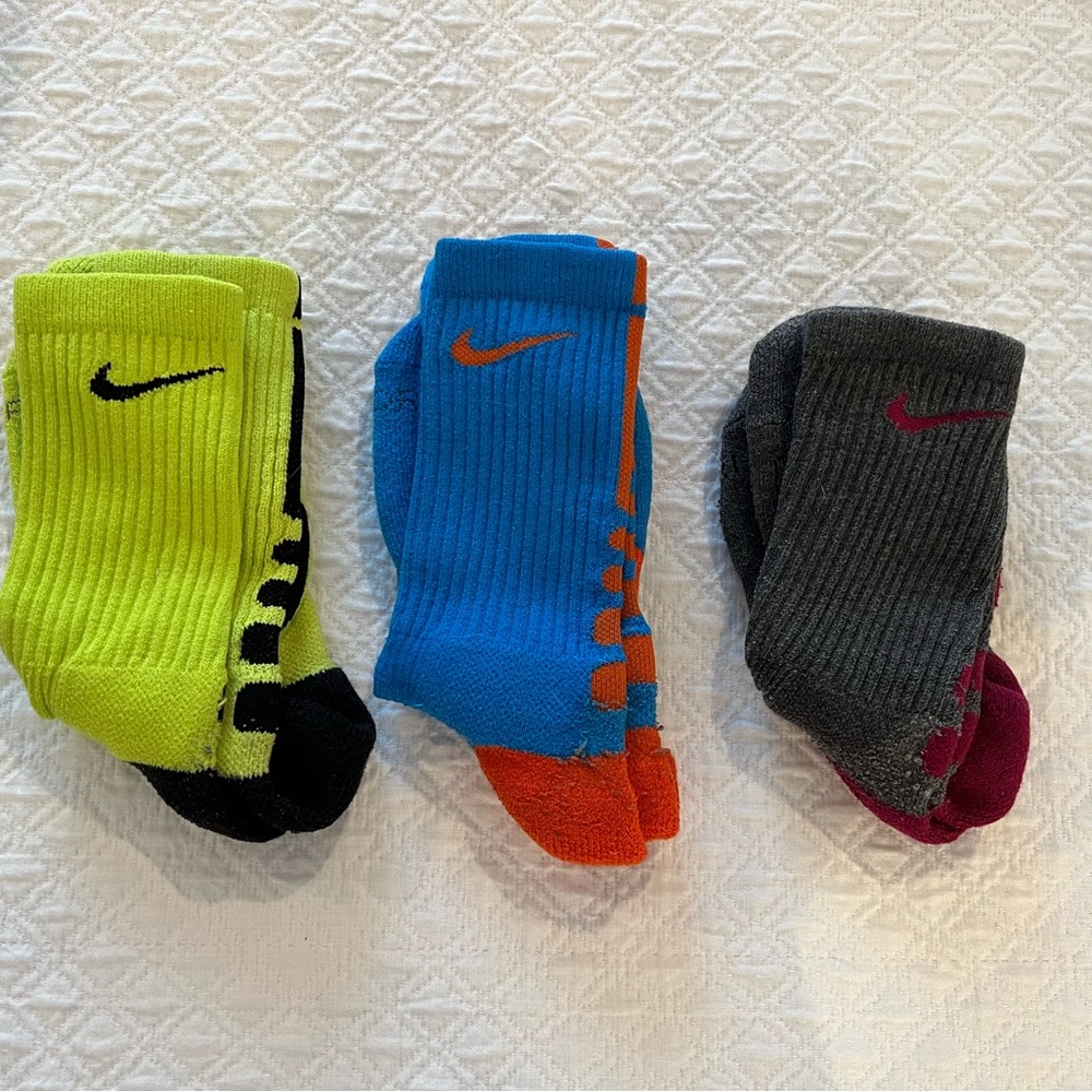 WOMEN’S NIKE ELITE SOCKS PACK OF 3 COLORS